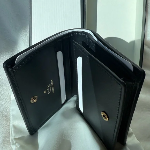 NIB GUCCI LIMITED EDITION MARMONT VELVET WALLET WITH CRYSTAL HARTS - Picture 7 of 9